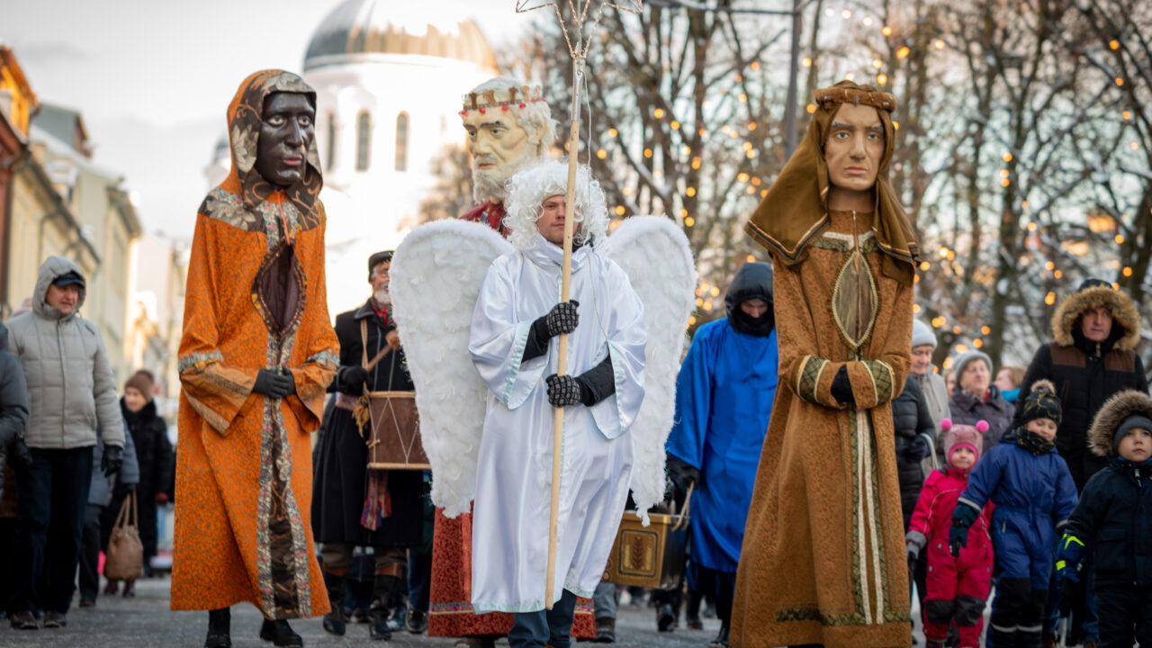 Trijų Karalių šventėje Kaune – iškilminga eisena, dainos ir šokiai iki nakties