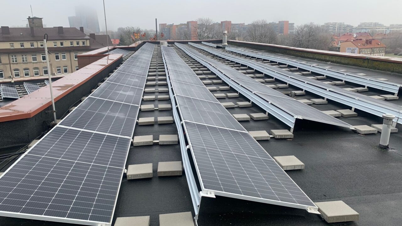 Saulės elektrinių bumas turi ir kitą pusę: jau dabar daugėja pavojingų atliekų