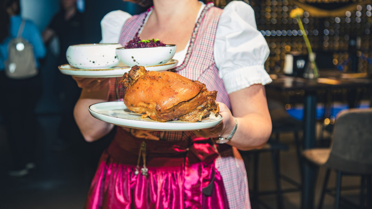 Šefas dalijasi tobulos bavariškos karkos receptu: „Tokios paragauti galite tik legendiniame „Oktoberfeste“