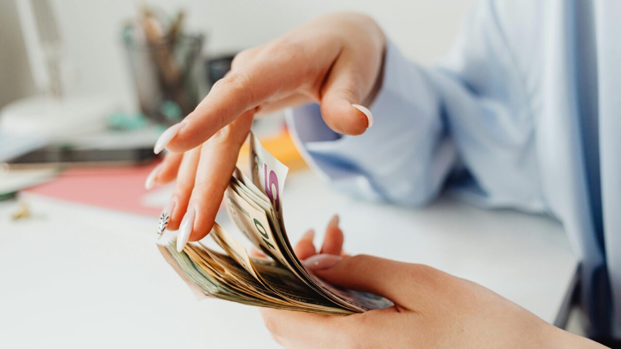 Jei staiga taptų milijonieriais, daugiau nei pusė Lietuvos gyventojų investuotų į NT