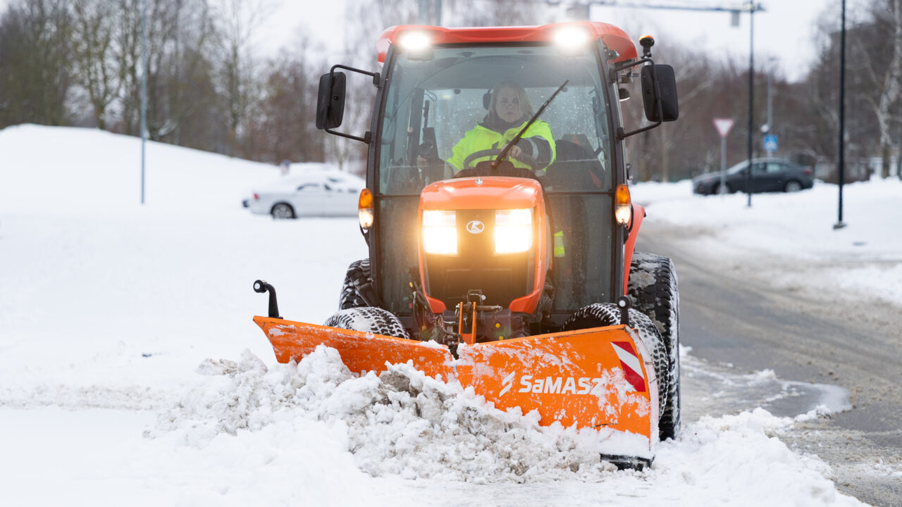 Techninė pagalba kelyje žiemą: kokiais atvejais ji priklauso automobilio draudimą turintiems vairuotojams