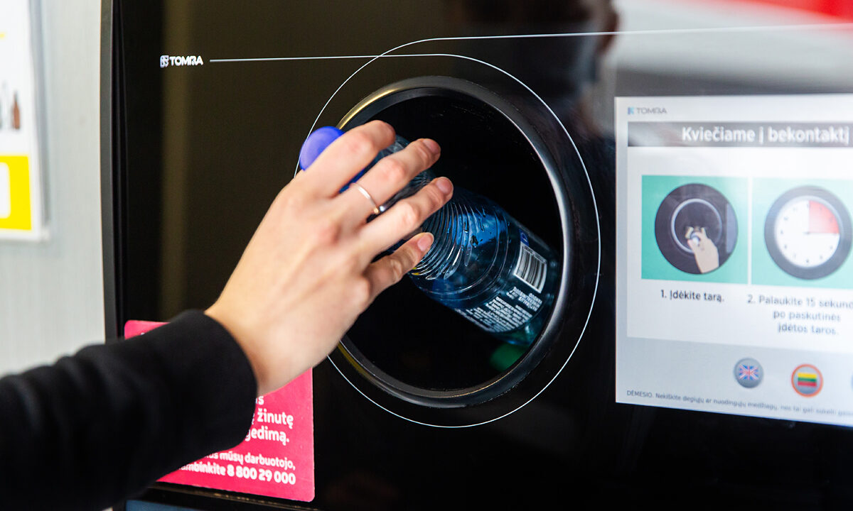 Lietuvos gyventojai antrus metus iš eilės įveikė 700 mln. pakuočių kartelę ir aktyviai aukojo užstato lėšas taromatuose