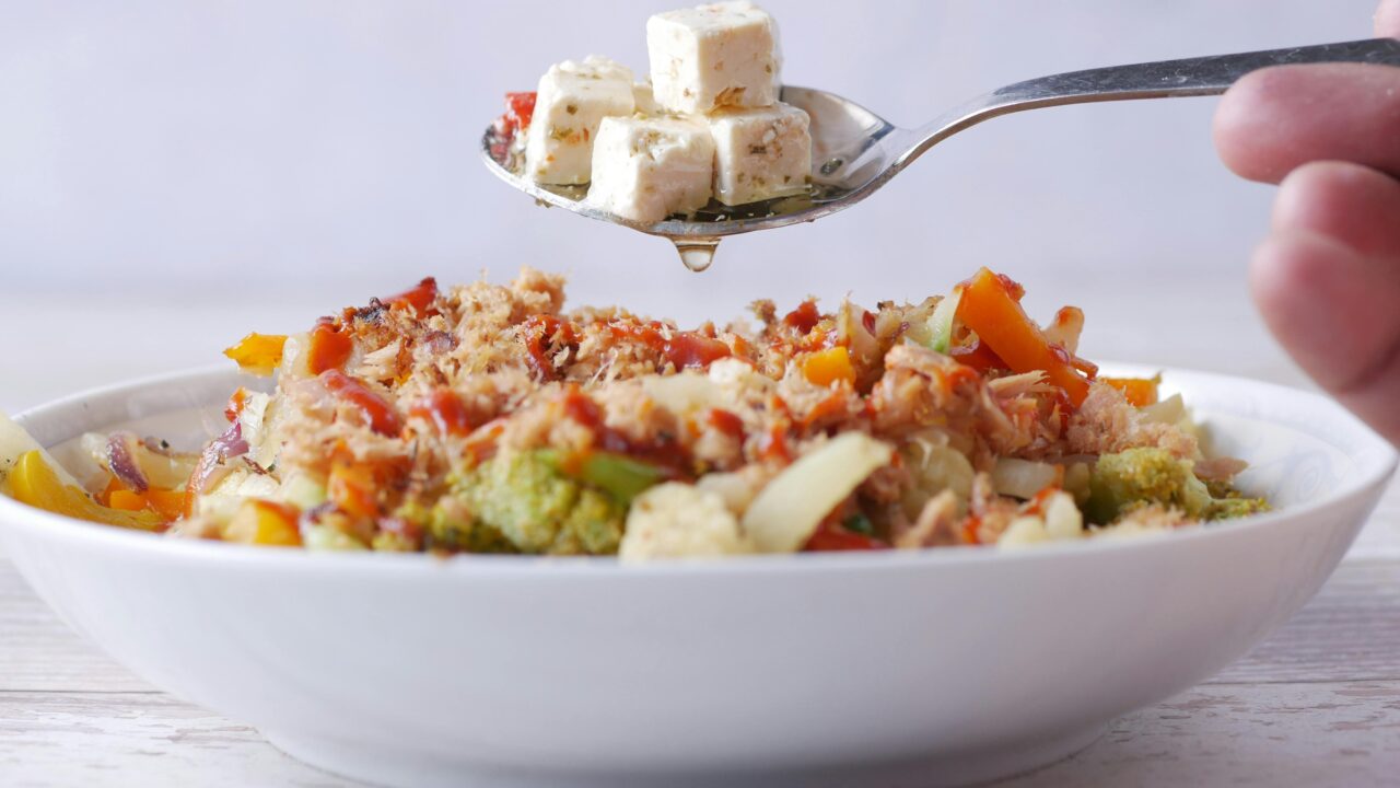 Ką dėti į pietų dėžutę? Sotūs ir nebrangūs baltymingi patiekalai