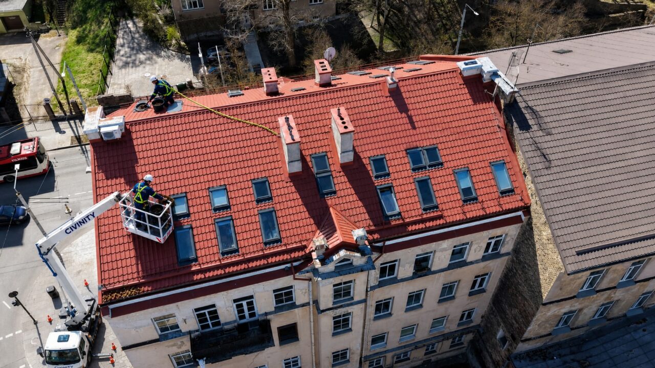 Per dešimt liepos dienų – beveik mėnesio lietus: kur namuose gali slėptis liūčių žala ir kokių ženklų nevalia ignoruoti
