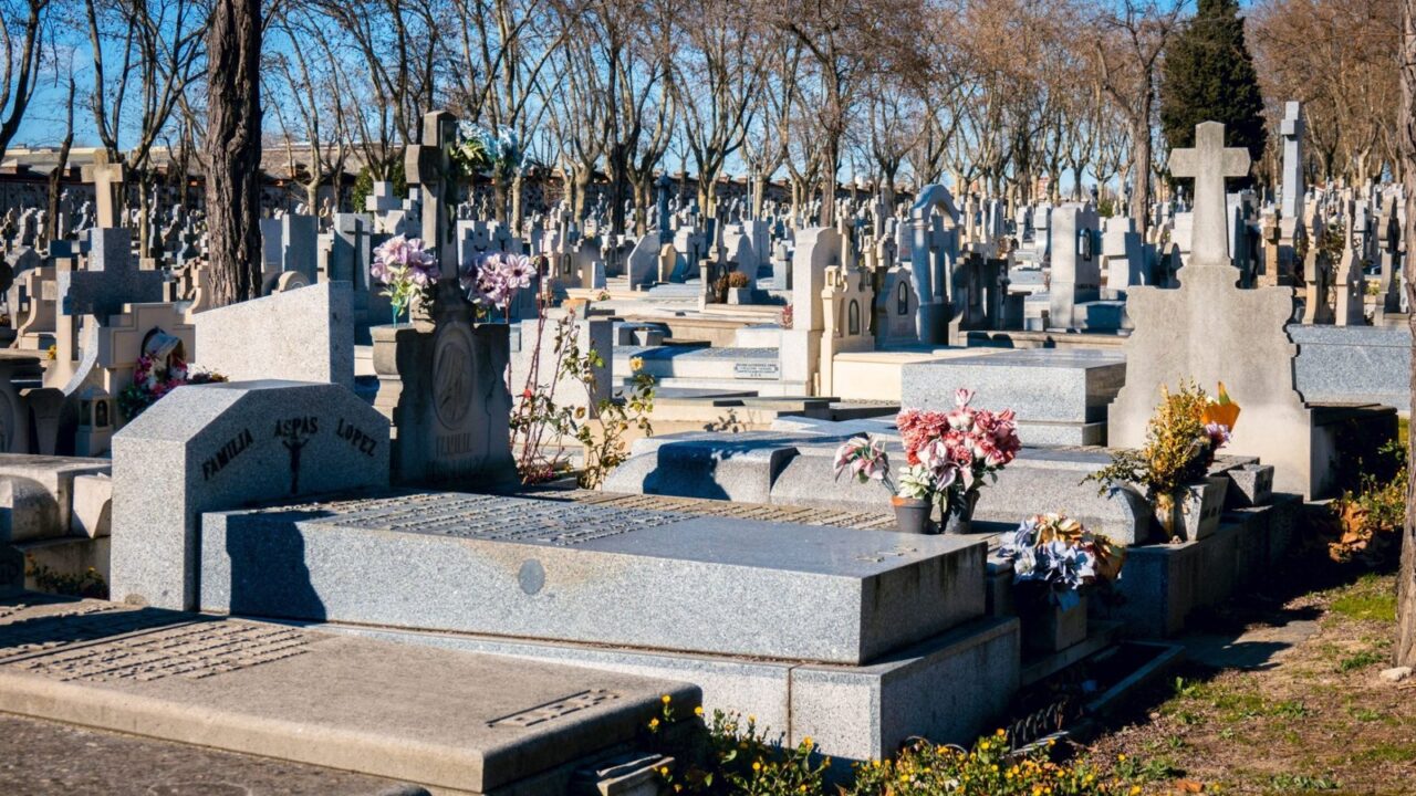 Vėlinių savaitgalį vairuotojų laukia ne vienas išbandymas: kur slypi didžiausi spąstai?