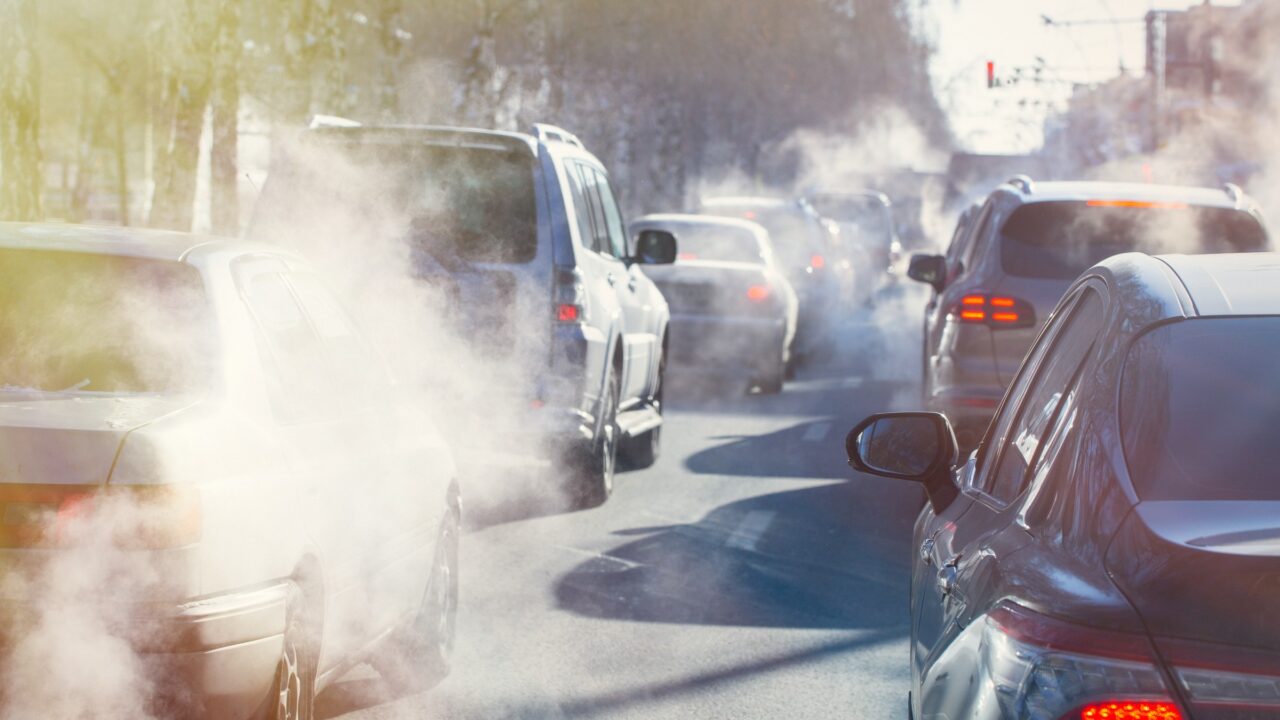 Automobilių pirkėjai tampa vis išrankesni: aptarnavimų istorijos neturinčių transporto priemonių vengia