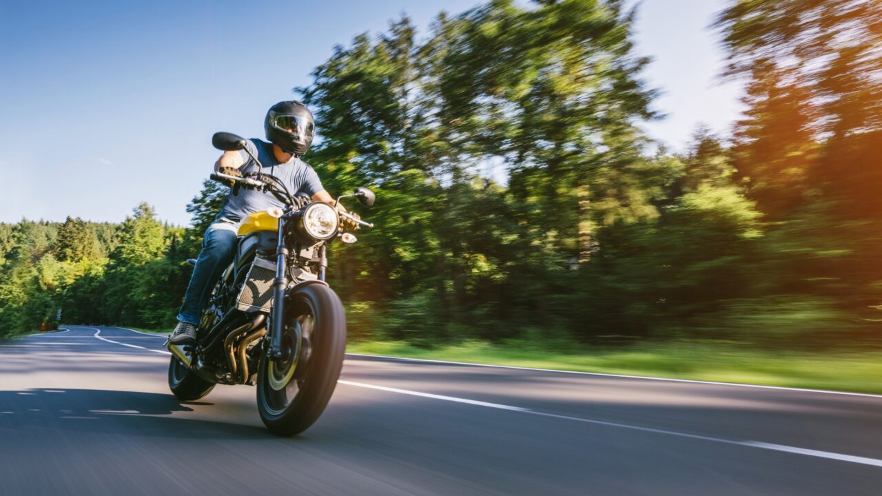 Ekspertai apie prasidedantį motociklų sezoną: didžiausios problemos − ne dėl per didelio greičio