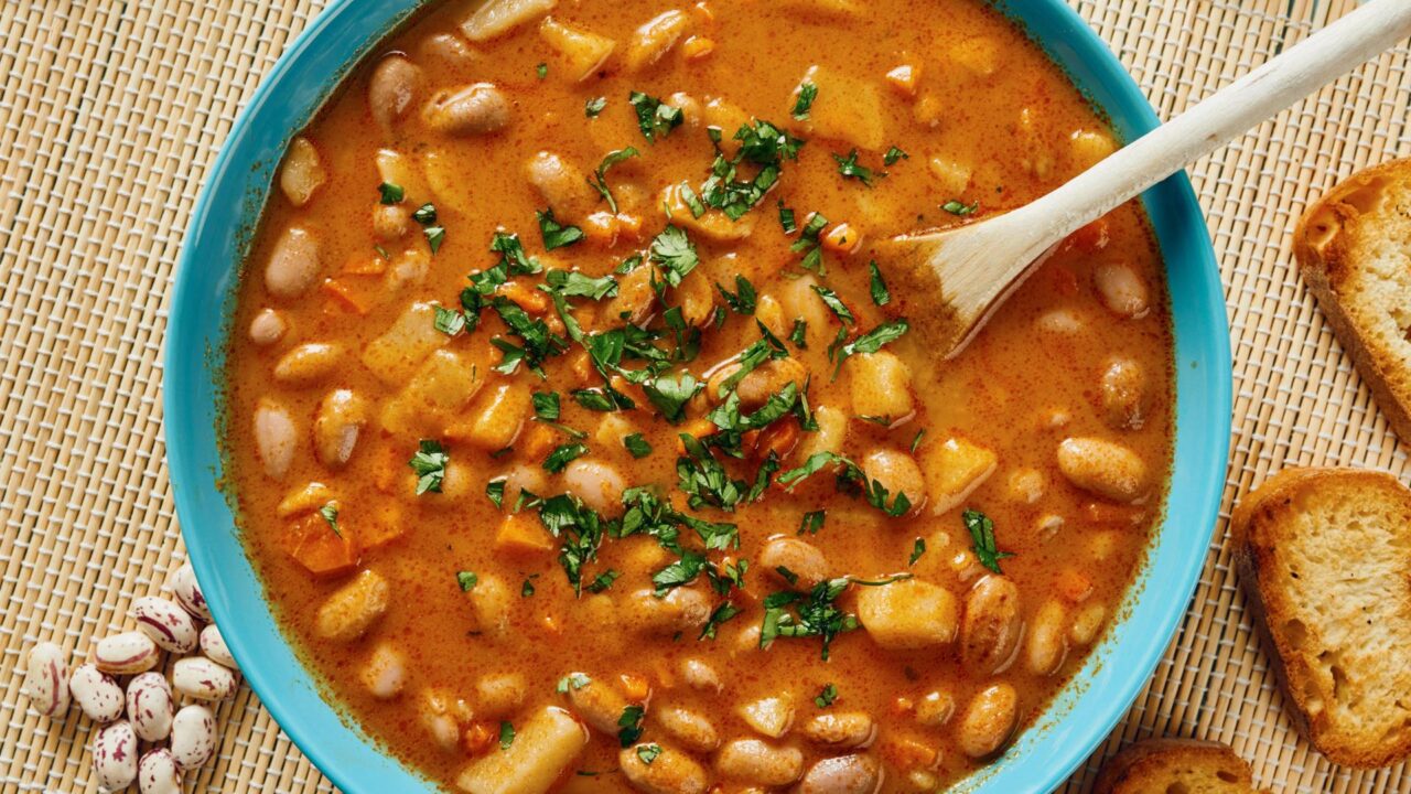 Šildančios, skanios ir pasotinančios: 3 nebrangių sriubų receptai